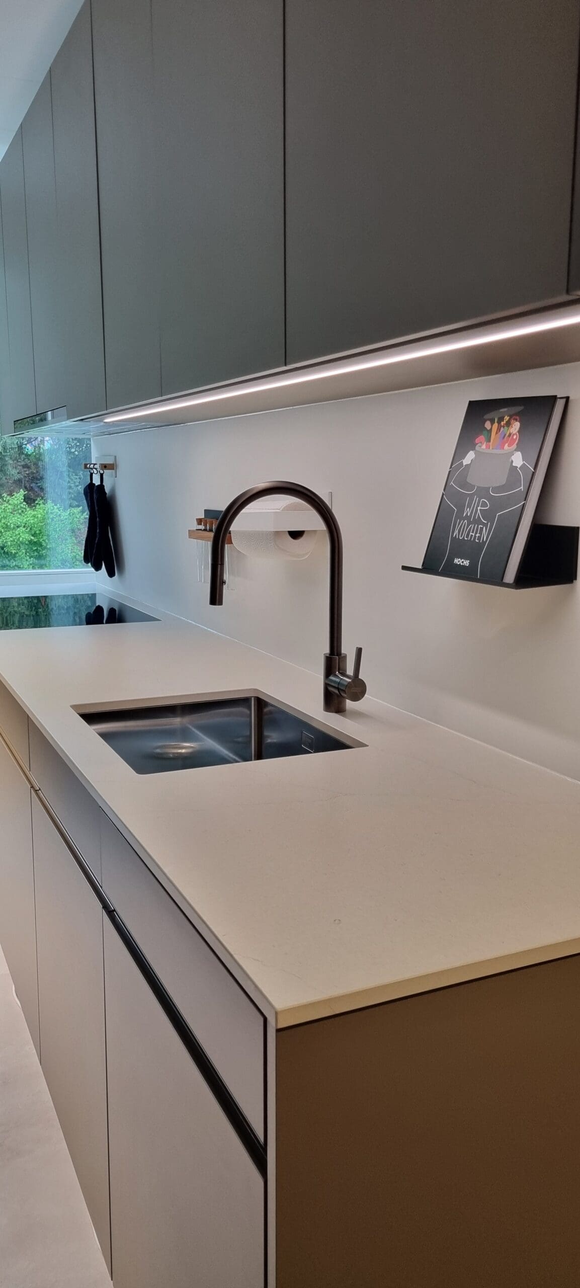 White Teti CMT view 2